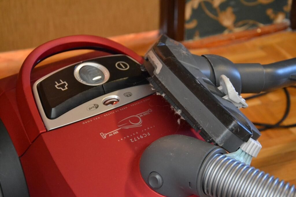 Rainbow® vacuum cleaner using water filtration technology to capture dust and allergens, helping improve clean air quality indoors.
